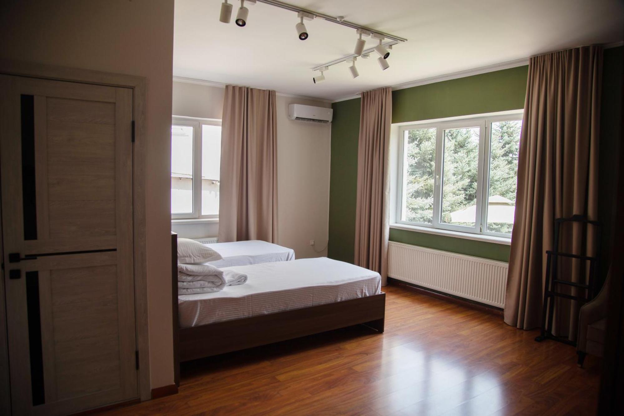 People Guest House Bichkek Extérieur photo