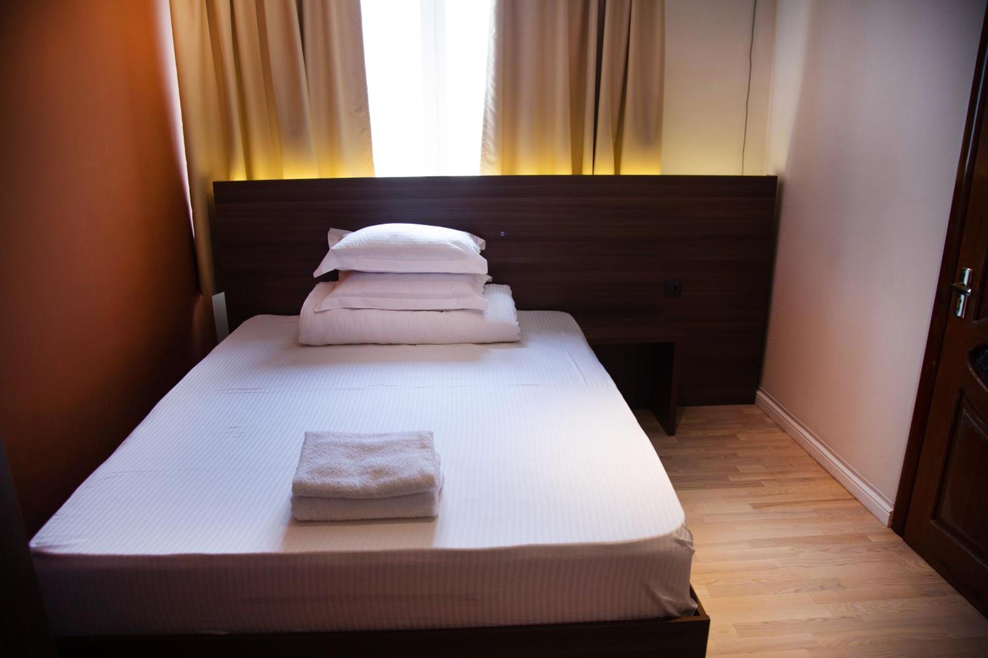 People Guest House Bichkek Extérieur photo